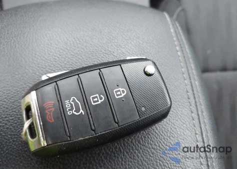 2020 Kia Sportage Lx z USA, uszkodzony, nr VIN KNDPMCAC1L7643773